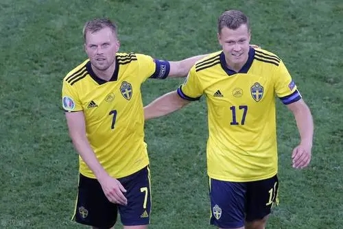 欧洲杯赛事回顾：瑞典球队1:2负于乌克兰