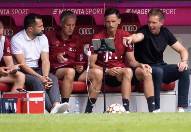 德国杯拜仁12比0大胜，比赛中教练团盯着平板，纳格尔斯曼：我们不是在看Netflix