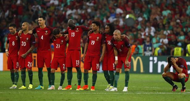 葡萄牙队中后场球员在本次欧洲杯中表现如何？