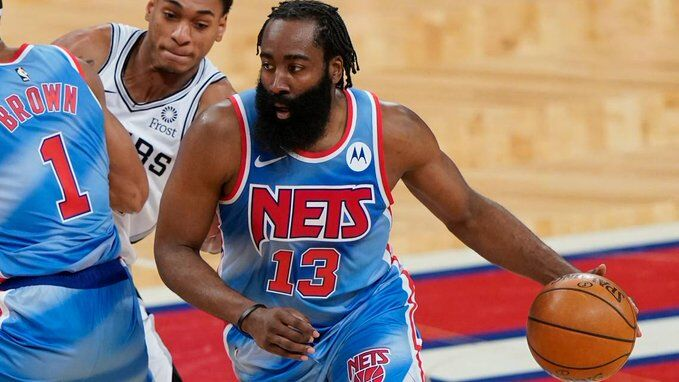 NBA：哈登复出篮网主场轻取马刺