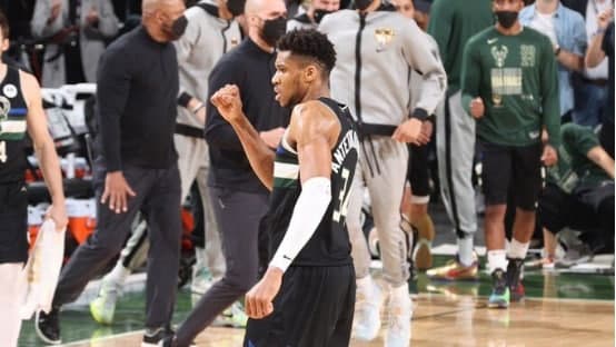 NBA常规赛经典回顾：字母哥米德尔顿合砍56分雄鹿主场力克独行侠